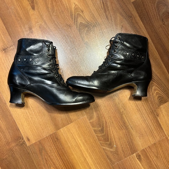 Victorian-style lace-up ankle high Natale leather boots - Picture 4 of 7